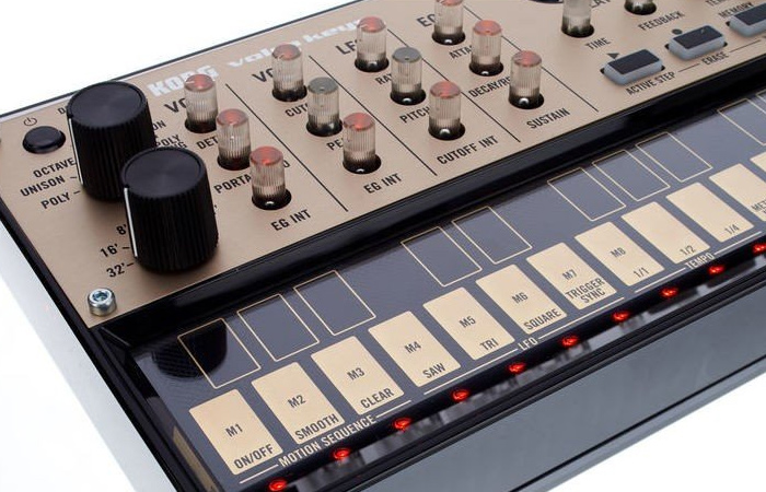 Купить синтезатор Korg volca keys по цене 20990 руб. в Москве с